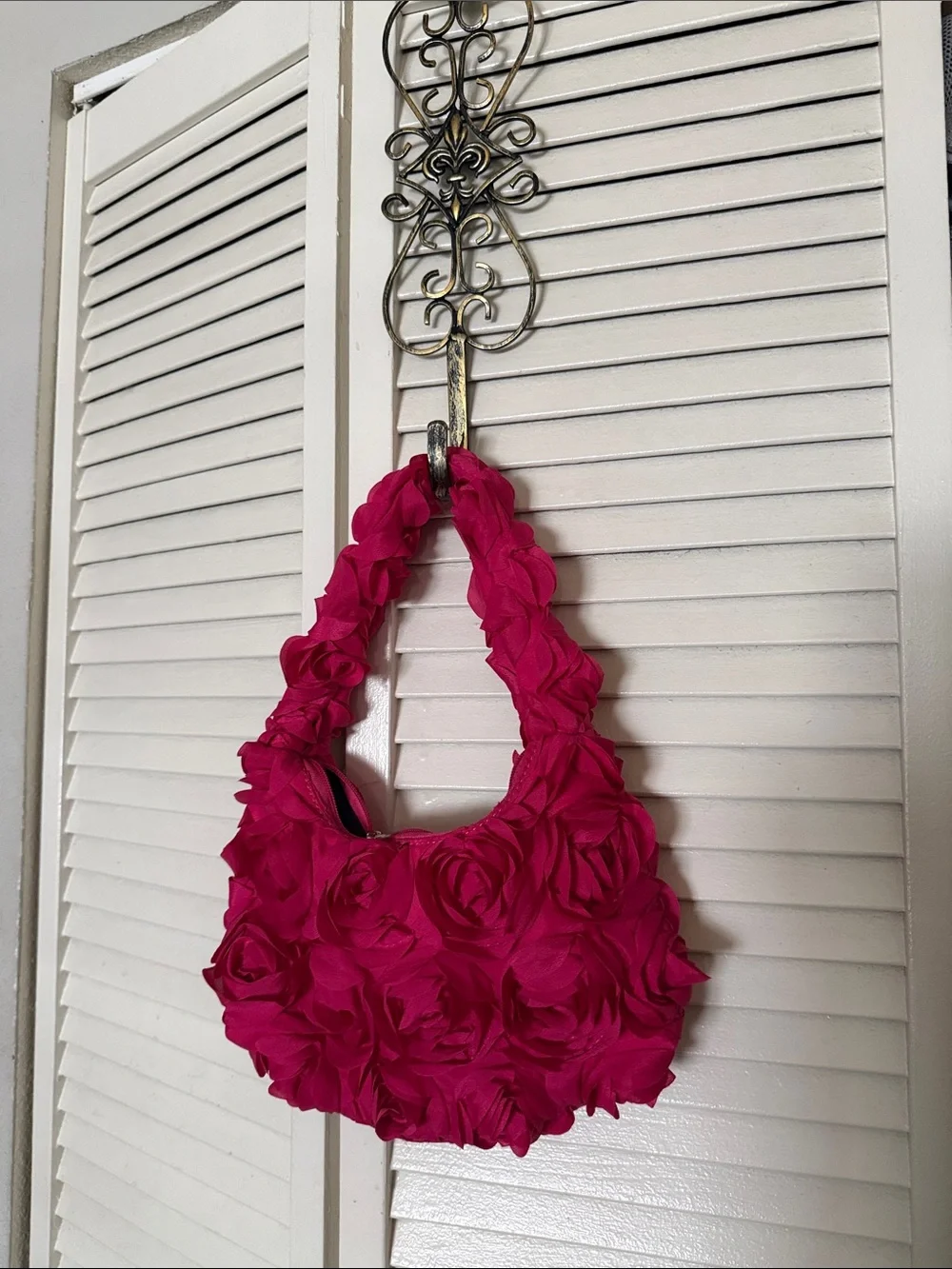 Women's Rose-Embellished Shoulder Bag in Fuchsia